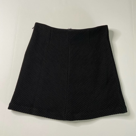NWT Kendall & Kylie Black Mini Skirt A-Line Ribbed High Waist Minimalist Medium - Picture 6 of 8